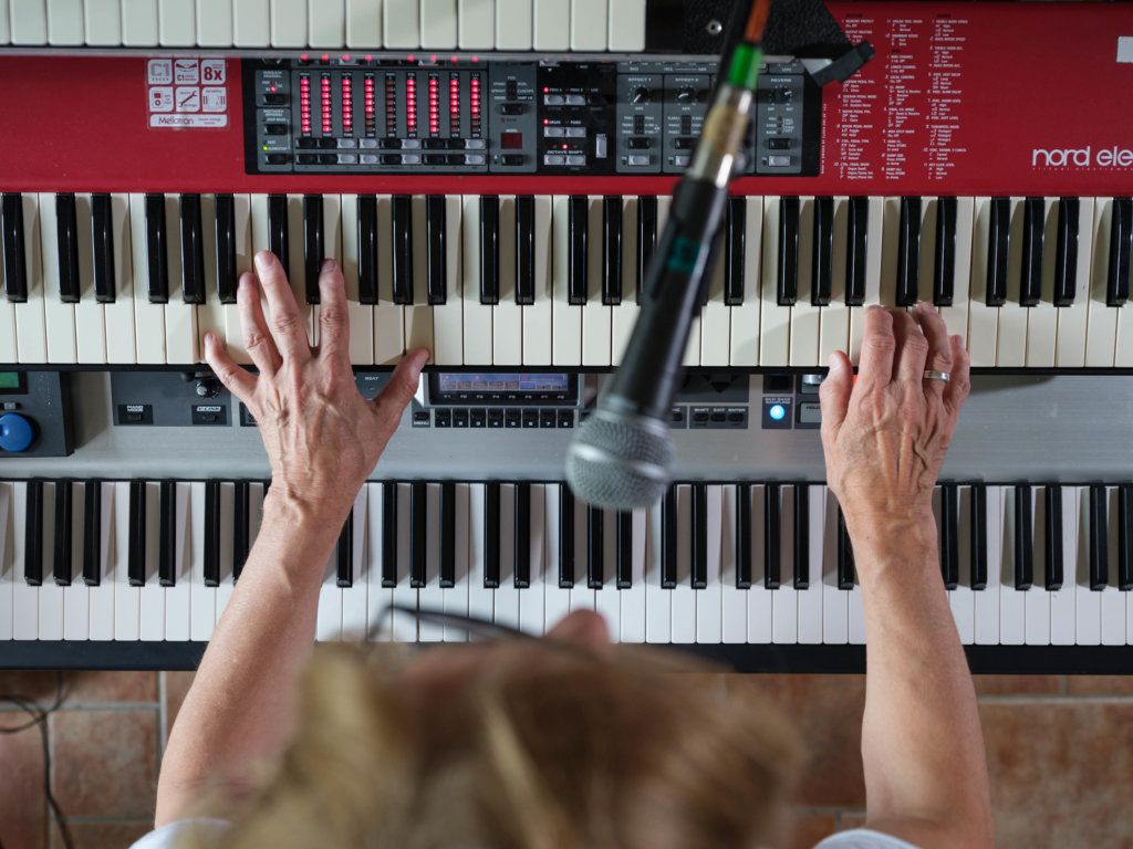 Ritchie Barton / SILLY