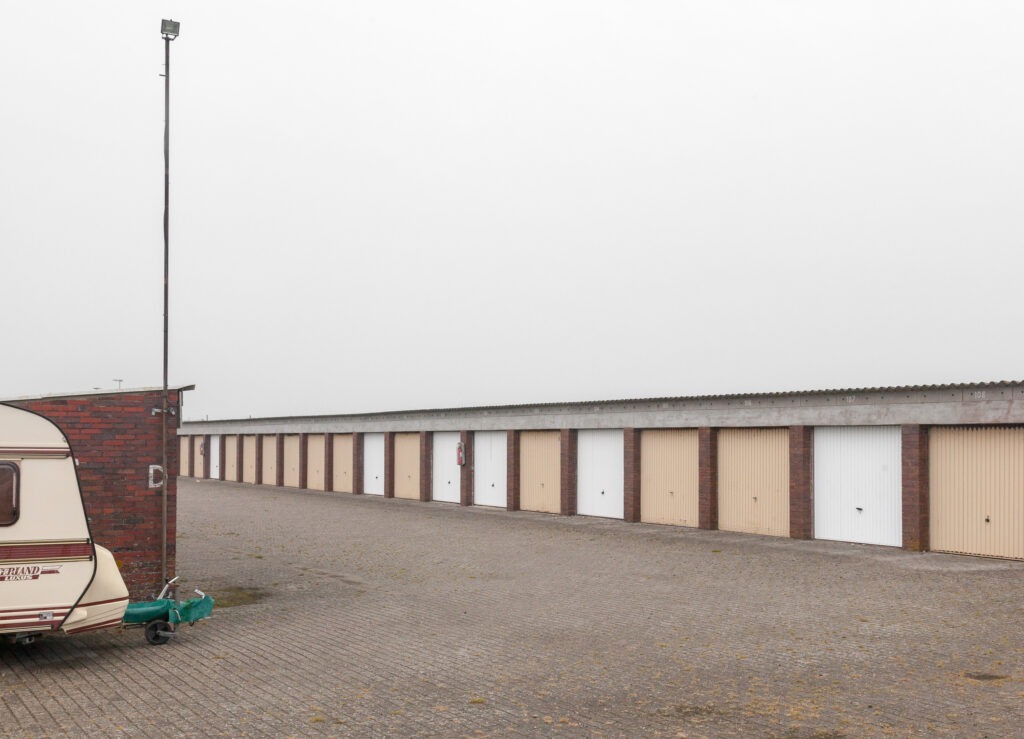 Aus der Serie KOMPLEXE GARAGENKOMPLEXE von Christoph Busse