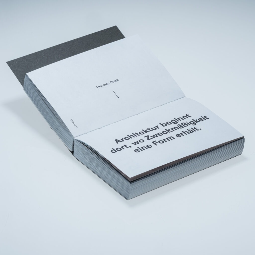 Fotobuch 256 Garagenkomplexe von Christoph Busse, Eigenverlag 2026.