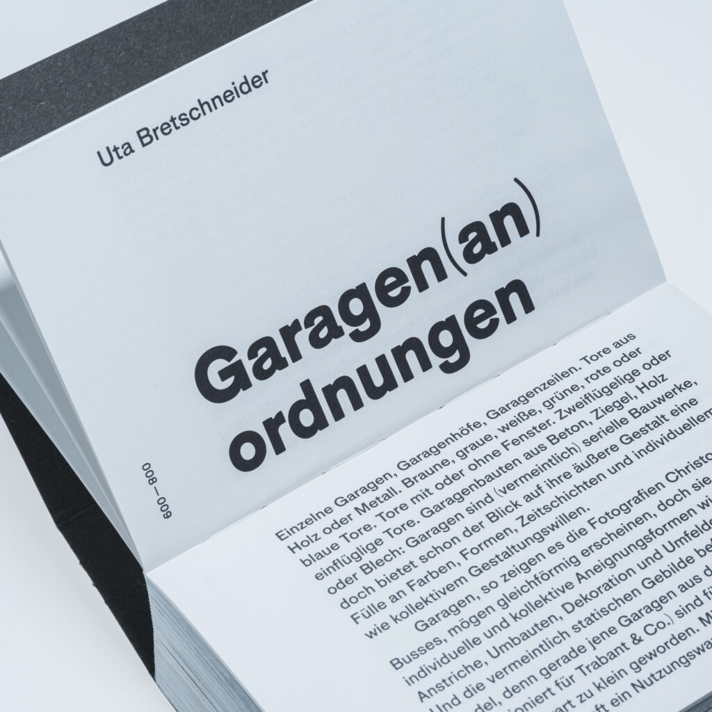 Fotobuch 256 Garagenkomplexe von Christoph Busse, Eigenverlag 2026.