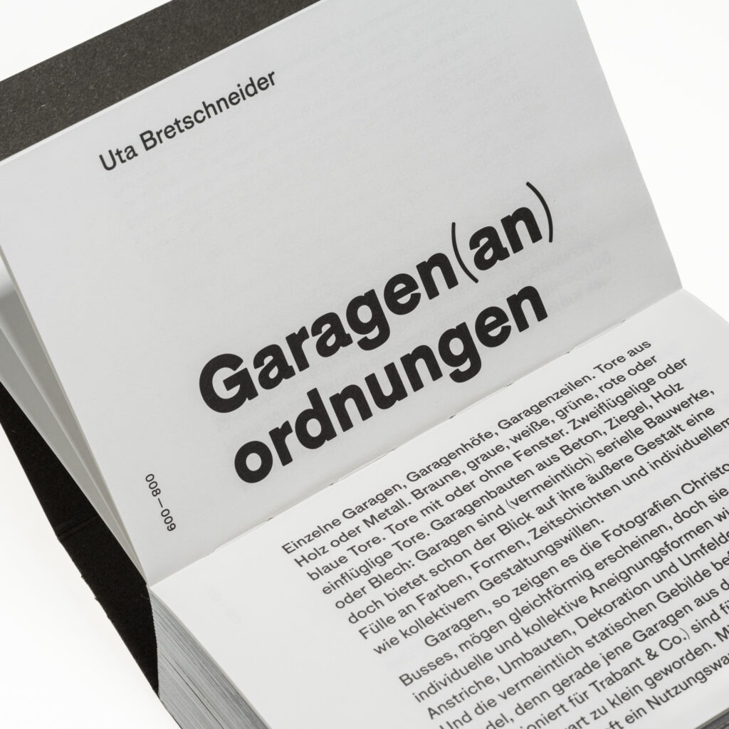 Fotobuch 256 Garagenkomplexe von Christoph Busse, Eigenverlag 2026.